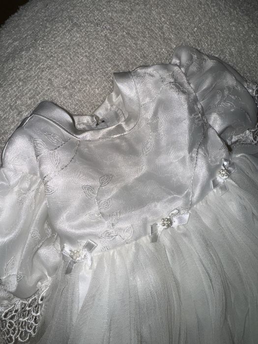 Niemowlęca sukienka na chrzest elegancka
