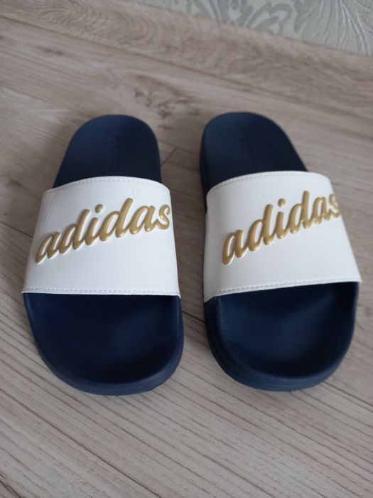 Продам шлепанцы Adidas