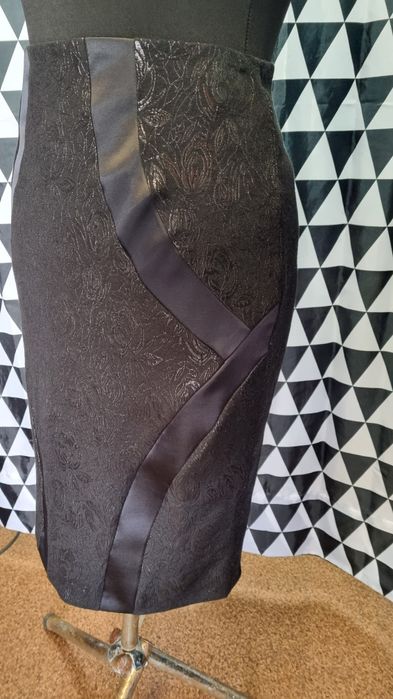 Ołówkowa, do kolan spódnica Dante Collection 38