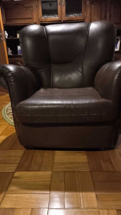 Brown Leather Single Sofas — Perfect Condition — €1564739761592578121