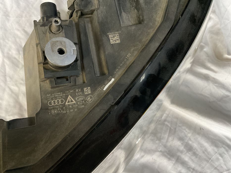 Farol Audi A1 (direito)