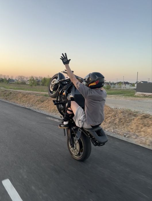 Honda cbr 600  f4i stunt (не slider bws aerox rocket gilera)