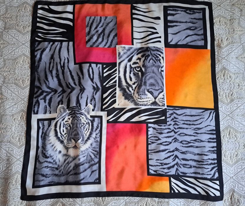 Тигри з великими очима. Шовк.