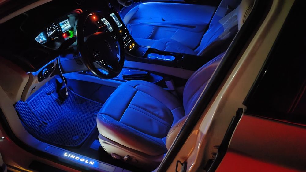 Гібрид бізнес класу. Розхід 5,5 по місту