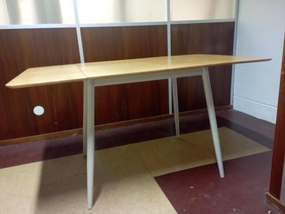 Mesa  de cozinha com abas