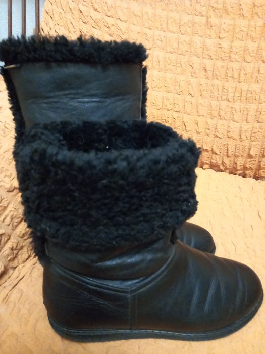 Кожаные сапожки на девушку