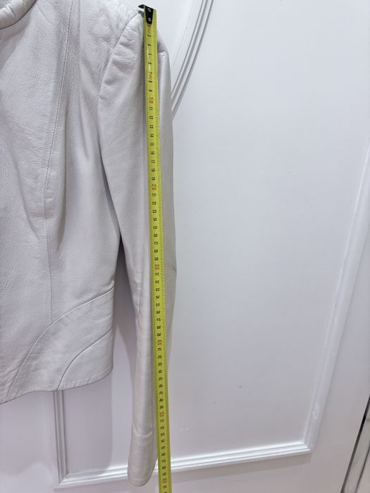 Шкіряна куртка молочна XS