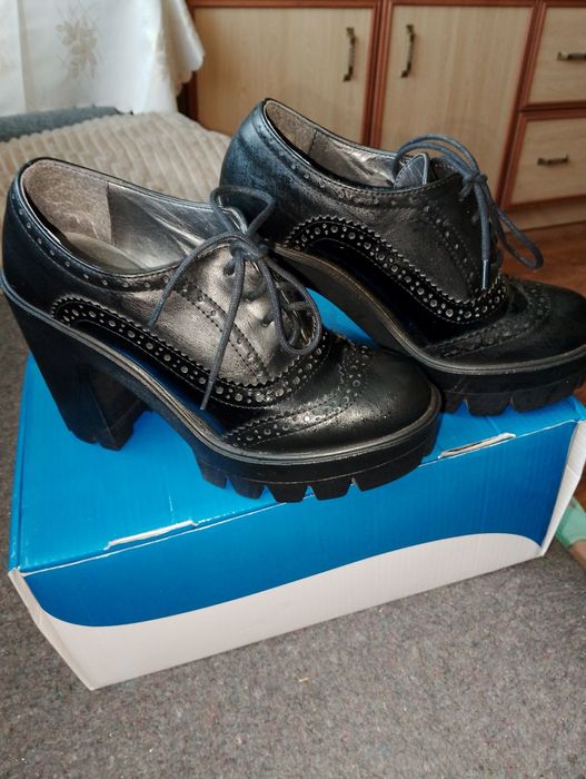 Нові жіночі ботинки 35розміру