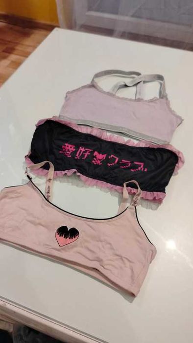 ZestaW 4 biustonosz miękki sportowy croptop komplet anime dziewczynki