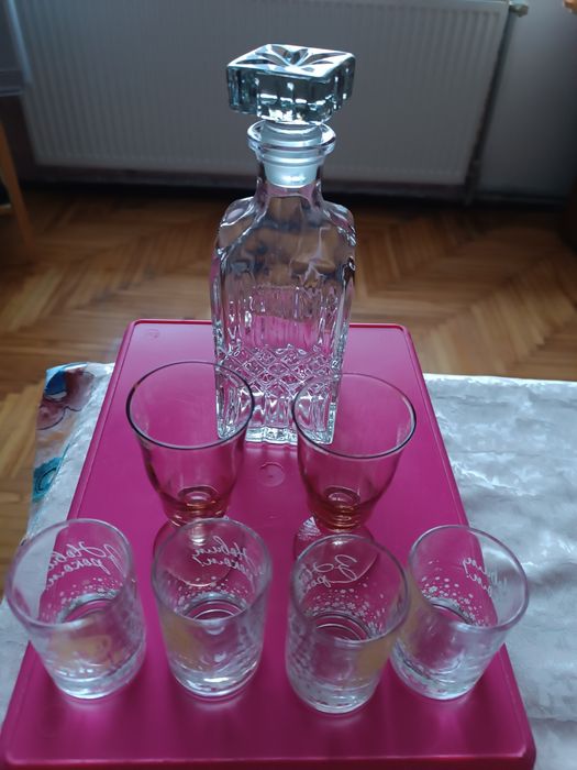 Стакани, бокали, кувшини