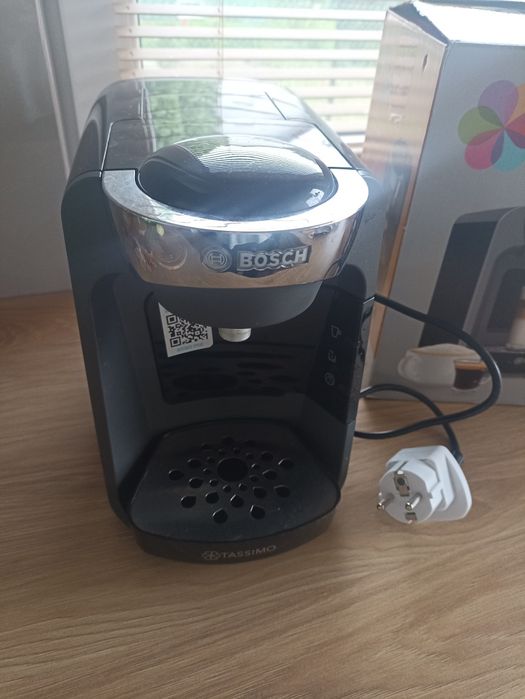Ekspres kapsułkowy Bosch + filiżanki