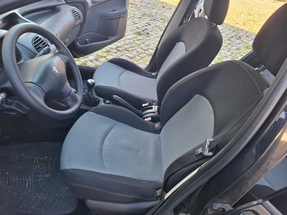 Peugeot 206 1.1 Gasolina ( 5 Portas ) Versão Loock Apenas 136 Mil Kms