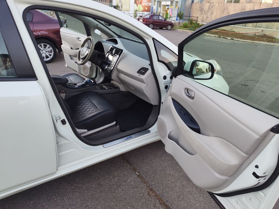 Nissan leaf в хорошем состоянии