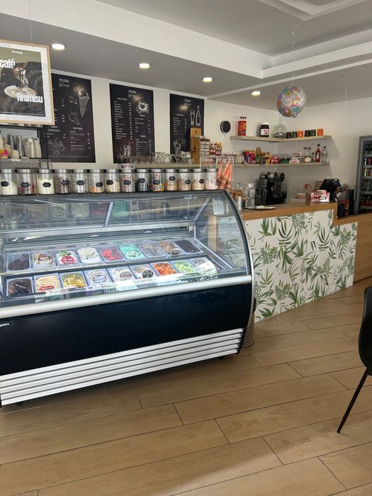 Gelataria e açaí fabrico próprio