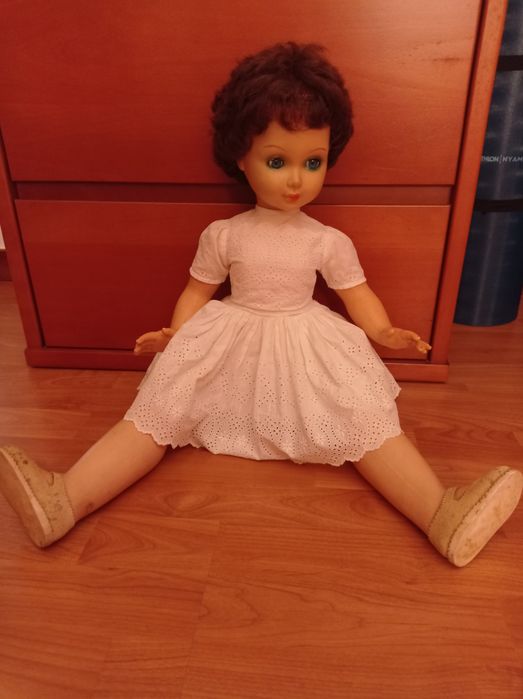 Boneca antiga. Bonita.