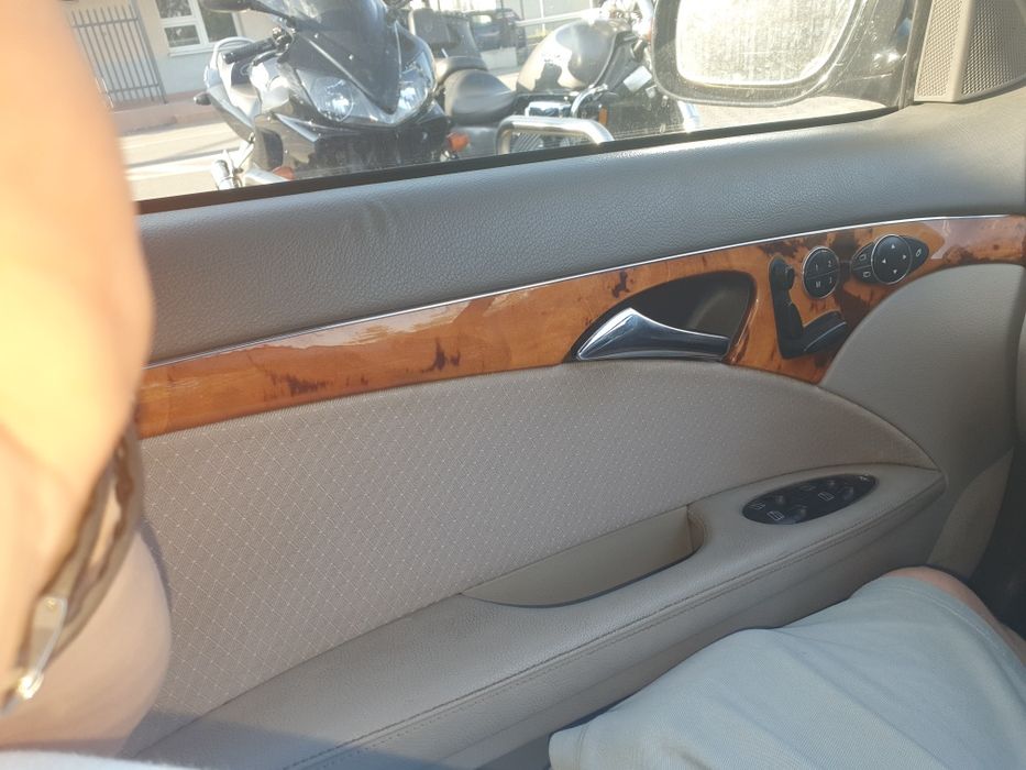 Sprzedam bardzo zadbanego Mercedesa E211