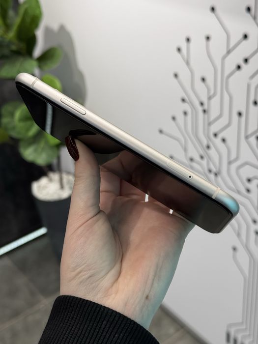 iPhone 11 • 14.6 ios • White • 64GB • Оплата частинами