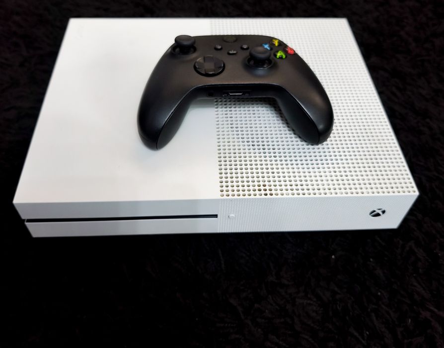 Xbox One S usado - a funcionar perfeitamente
