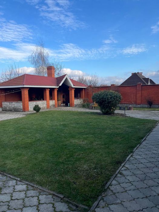 Будинок під Бізнес 468м2 з ділянкою 10сот Луцьк