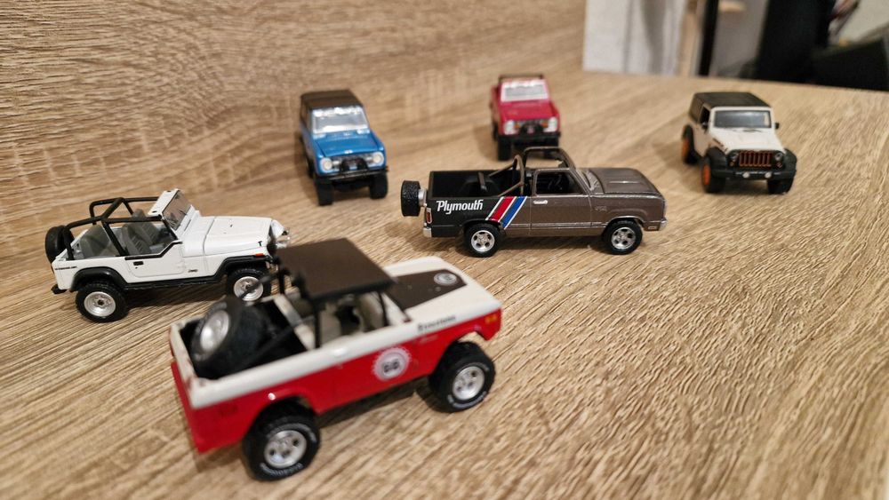 Lote de 6 Jeeps de todo terreno 1:64