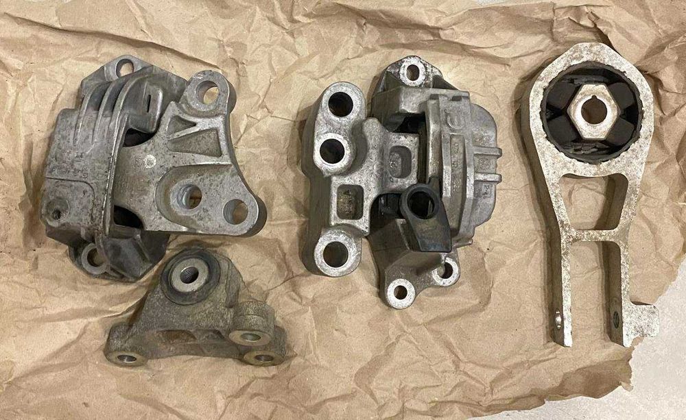 Оригінальні Б/В подушки двигуна з jeep renegade 2.0 16року ТХ