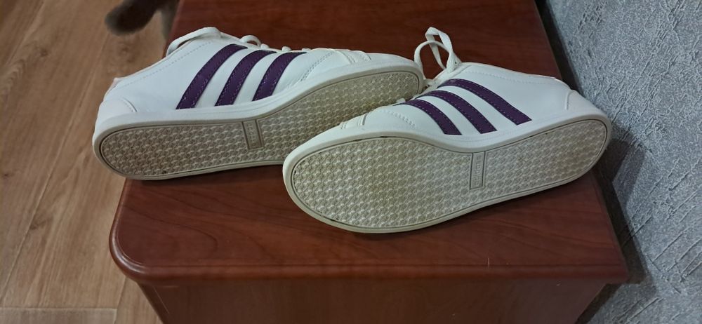 Продам кроссовки б/у в отличном состоянии. Срочно