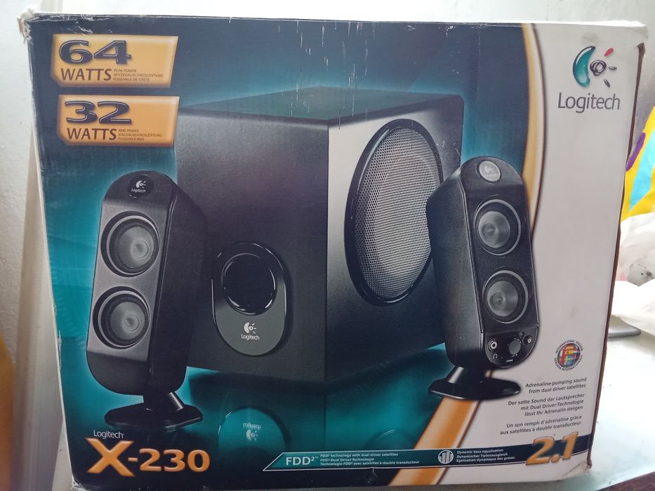 Colunas Logitech 32 watts