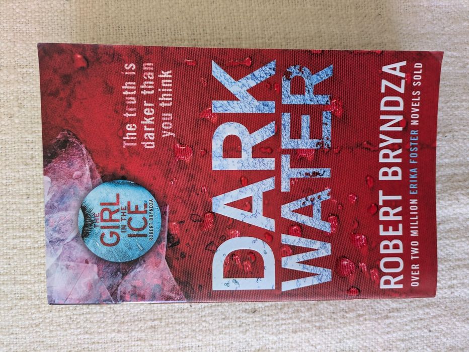Livro Dark Water de Robert Bryndza