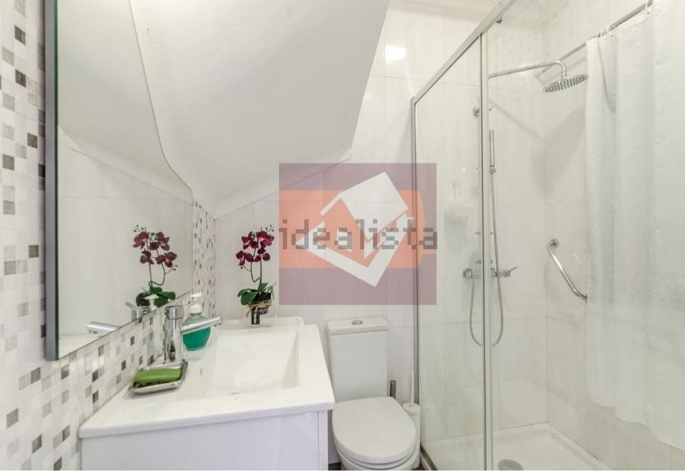 2 Quartos em Moradia Duplex com Logradouro junto ao Metro de Odivelas
