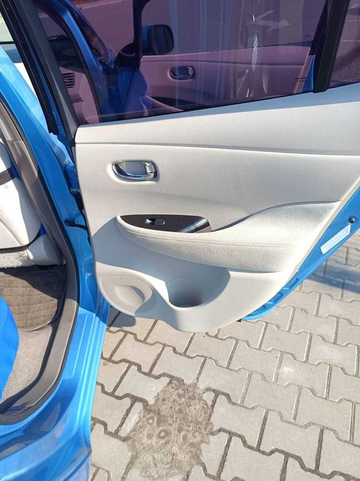 Продам Nissan leaf