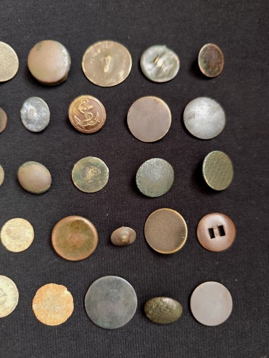 Stare guziki wojskowe i monety