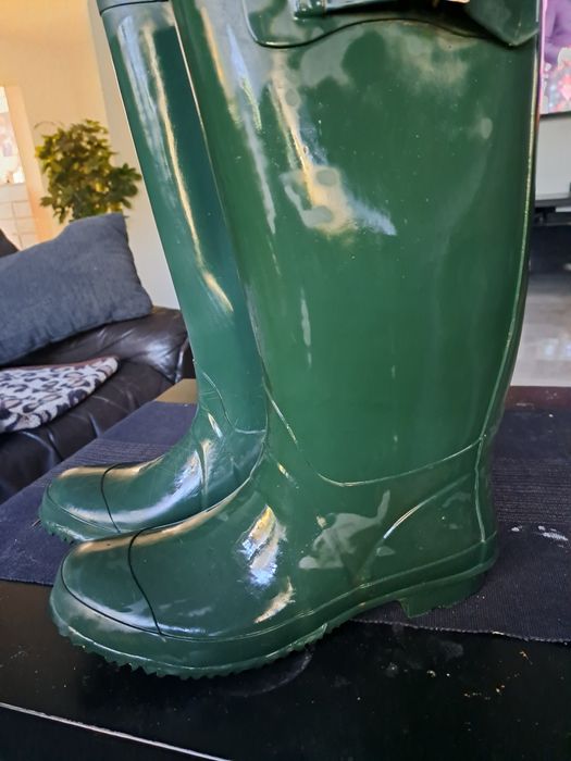 Kalosze jeździeckie. Prace przy koniach40