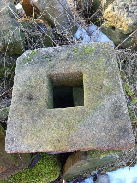 Kamienne okna piaskowiec