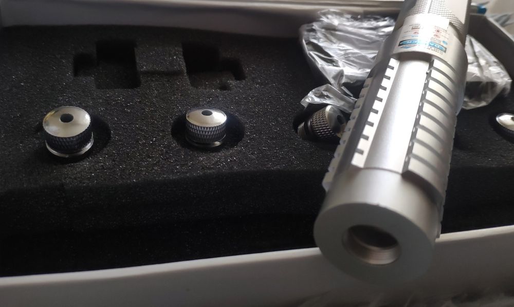 Лазерна указка нова