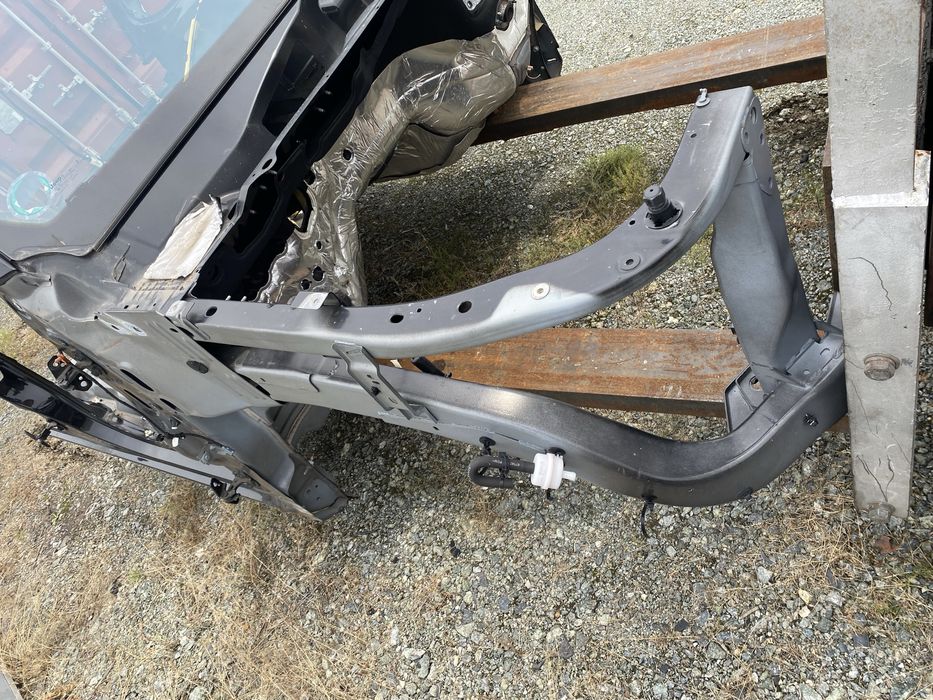 Jeep grand wagoneer prawy fartuch kieł podluznica