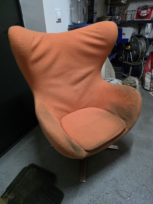 Fotel obrotowy bujany. Do przetapicerowania.