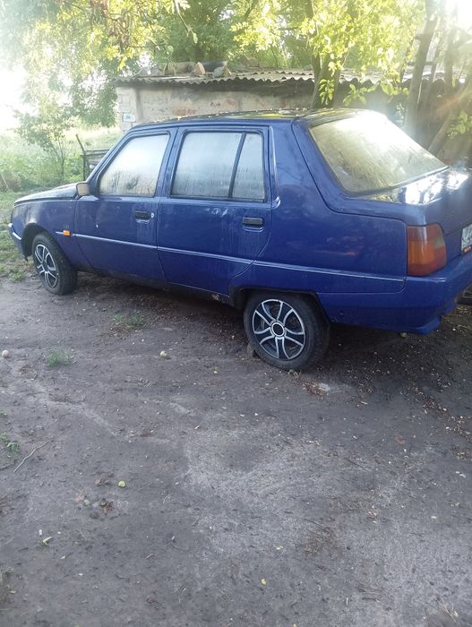 Авто на ходу сив погнав