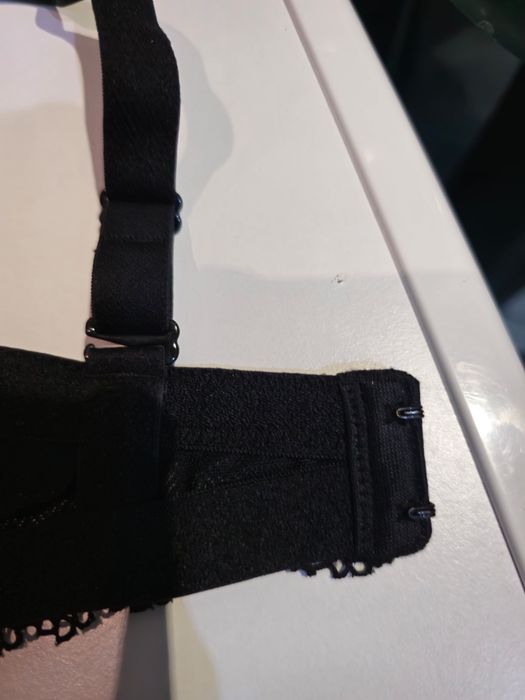 Sprzedam Biustonosz 75E