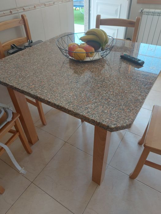 Mesa cozinha quadrada com cadeiras