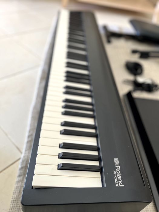 Roland FP-30X Preto | Como Novo | Suporte + Banco Incluídos