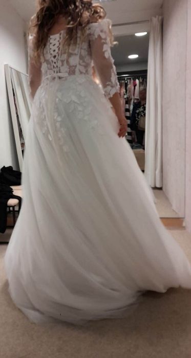 Vestido de noiva romântico com renda floral – Noiva Lusa