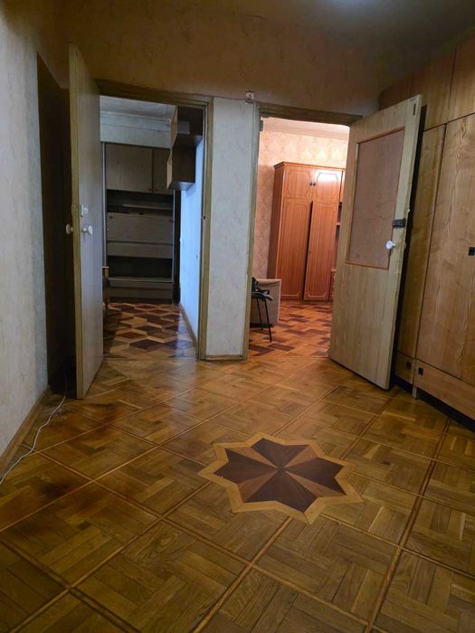 Продам 3-к. квартиру с газовою плитою біля м. Масельского, пр. Героїв Харкова 254 а