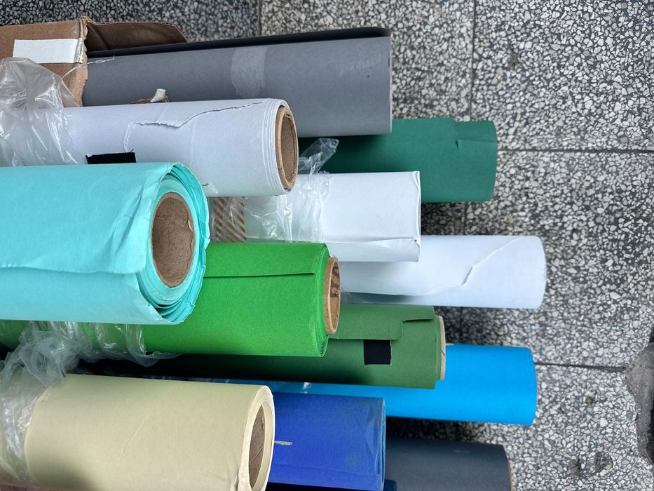 0Ciclorama fotográfico, papel, 2,72m largura - várias cores e comprimentos; usado mas em bom etado - 17pc.
