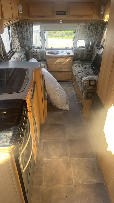 Caravana Lunar quasar 525 com Avancado  grande e motor com telecomando