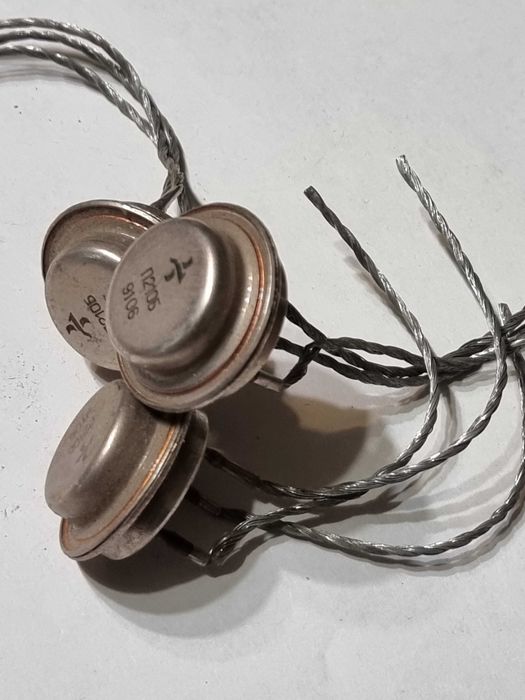 Продам Транзистор П 210Б