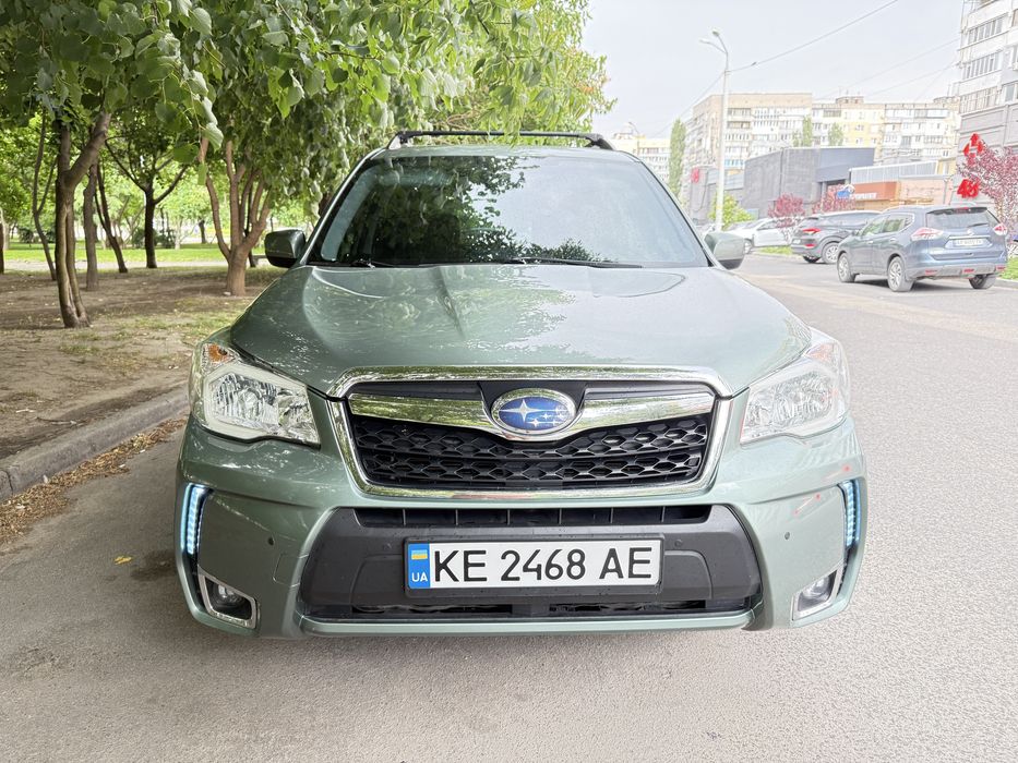 Субару Форестер 2.5 л 2015 год