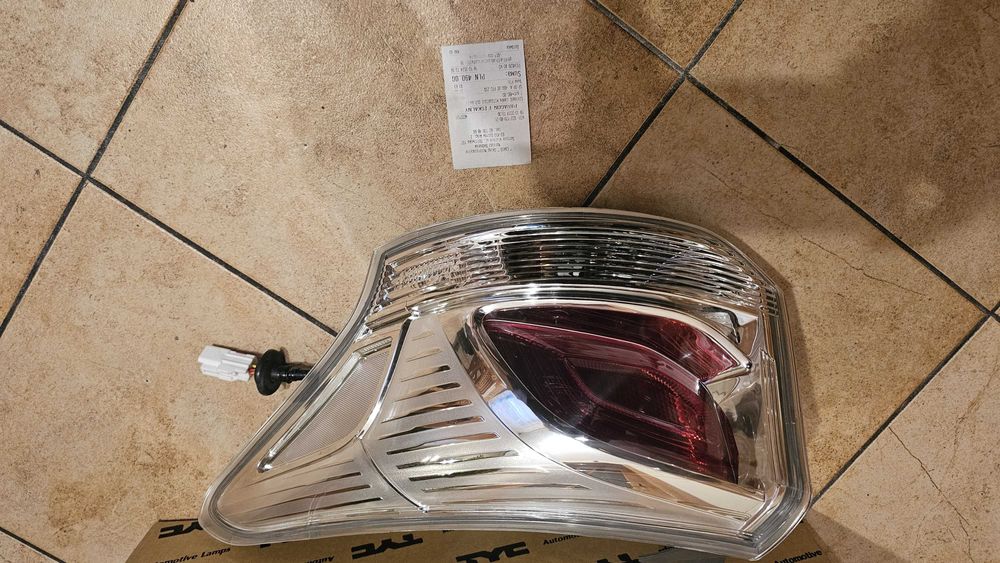 Lampa prawa tylna MITSUBISHI OUTLANDER 2012