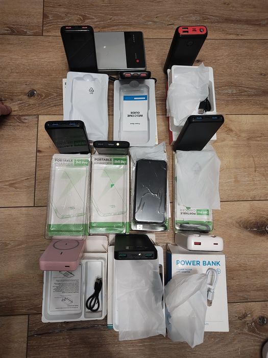 Повербанки нові в коробках з фанариками оптом ціна договірна