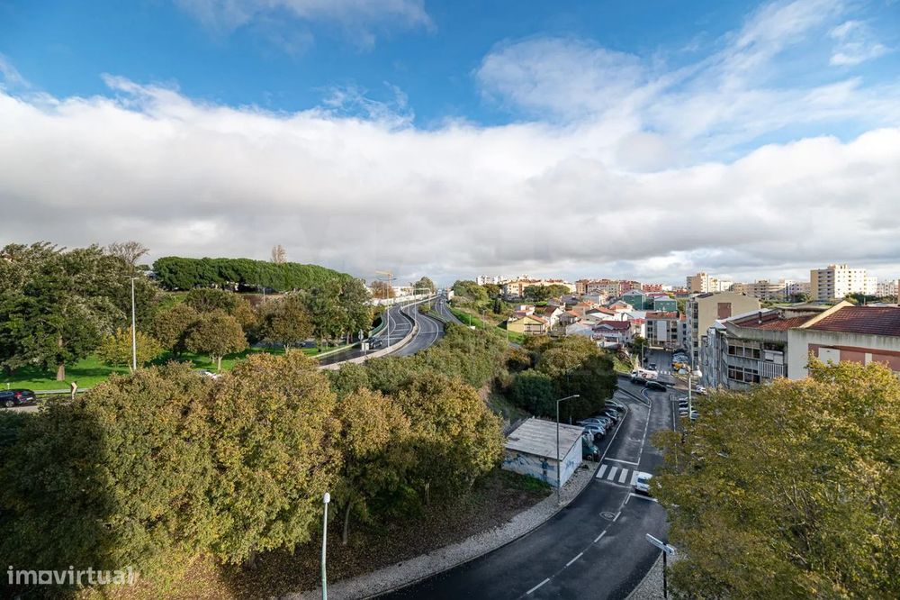 Apartamento T3 na Ramada, arrecadação, parqueamento, dois elevadores