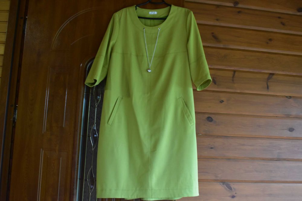 Жіноче плаття зеленого кольору  56-58 розміру